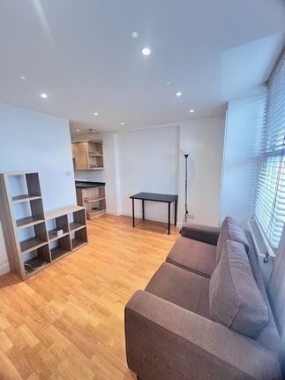 Thumbnail Flat to rent in High Road, North Finchley