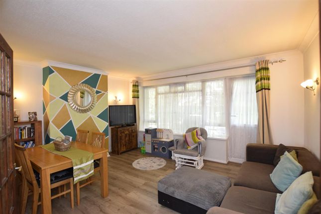 61, The Paddocks, Middlesex photo 4