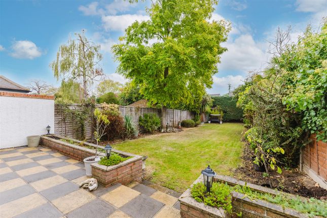 Thornhill Road, Ickenham photo 4