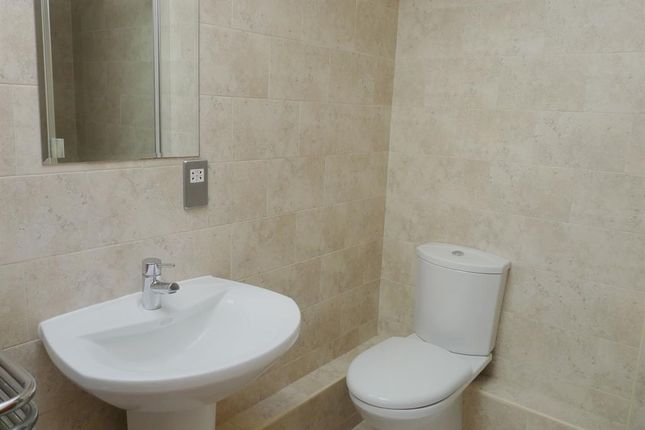 Flat for sale in Canal Road, Riddlesden, Keighley