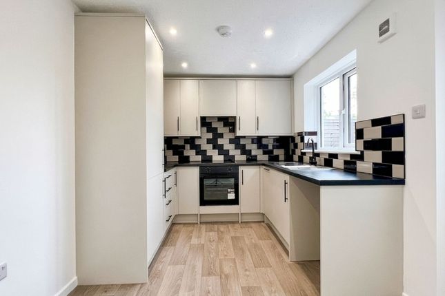 40 Walkers Gate, Wellington photo 2