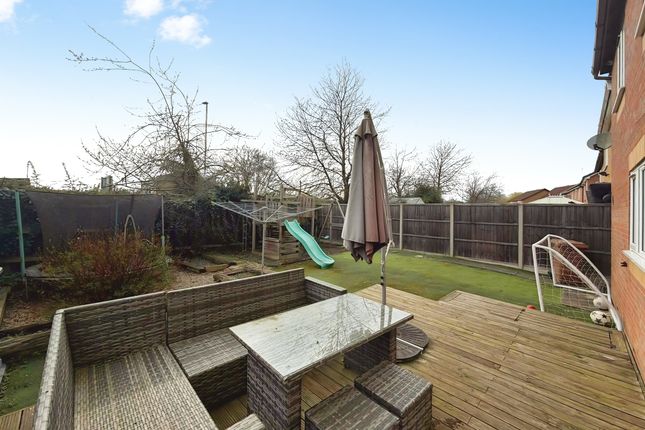 32, Houghton Avenue, Peterborough photo 4