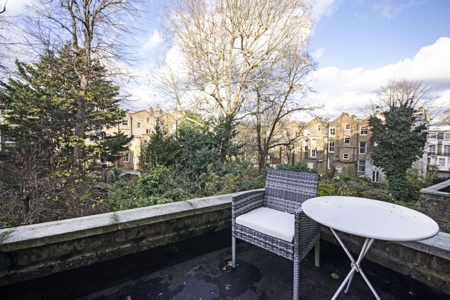 Flat to rent in Sutherland Avenue, Maida Vale, London