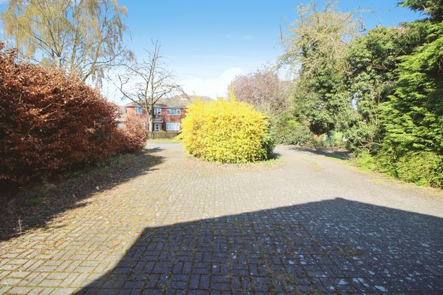 6, Elm Road, Grimsby photo 4