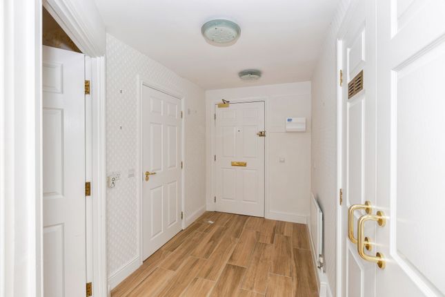 Flat 15, Copperfield Court, 1, Village Way, Ilford photo 3