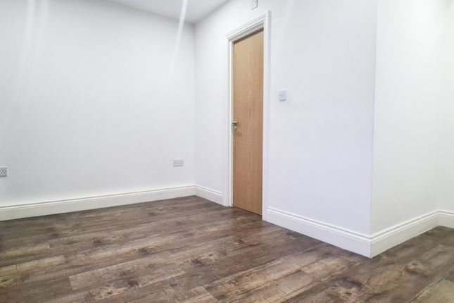 Flat to rent in Golfe House, Golfe Road, Essex