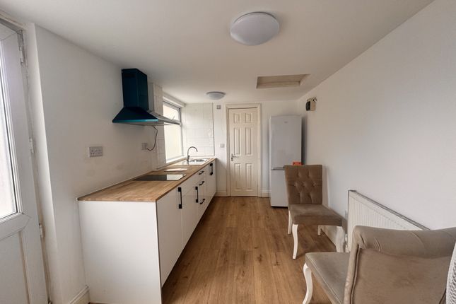 Flat 1, 550, Great West Road, Hounslow photo 3