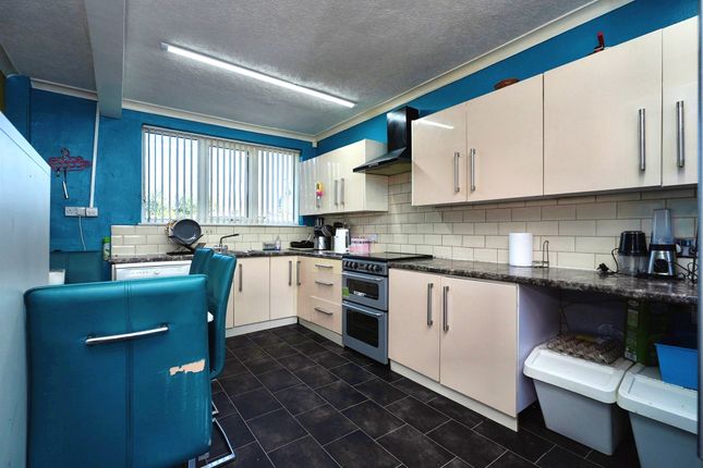 29, Burlington Avenue, Bradford photo 4