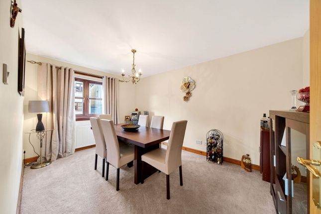 10 Dixon Court, Bathgate photo 4