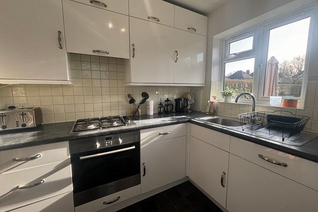 6, Beech Grove, Guildford photo 4