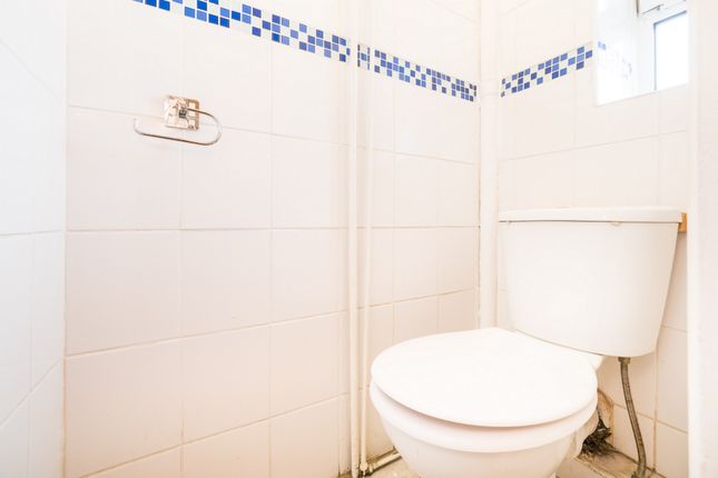 Flat for sale in Grenada House, Limehouse Causeway, Westferry