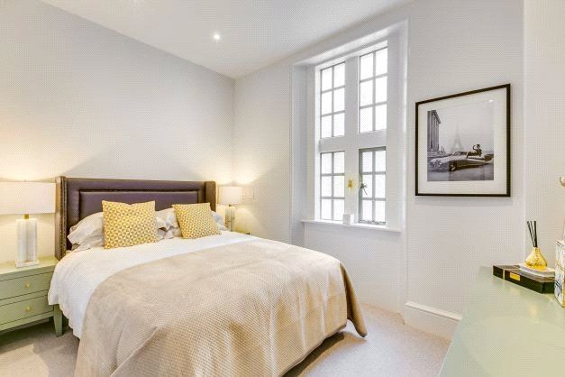 OR25,, The 1840, St. George's Gardens, London photo 4