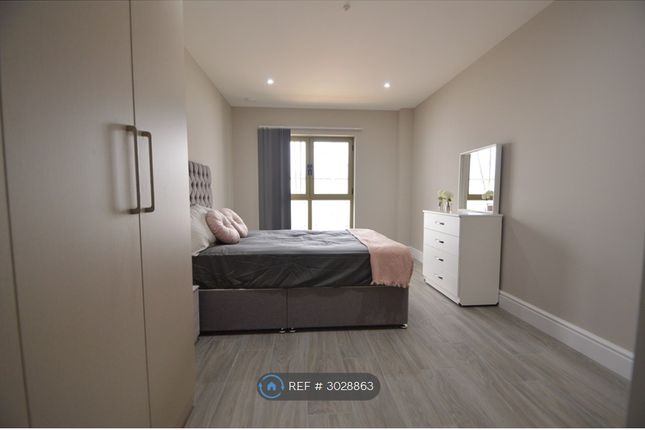 Flat, Willow Tree House Station Road, Langley, Slough photo 5