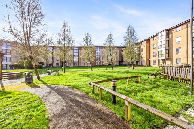 Flat 126,, Commonwealth Drive, Nokes Court, Crawley photo 4