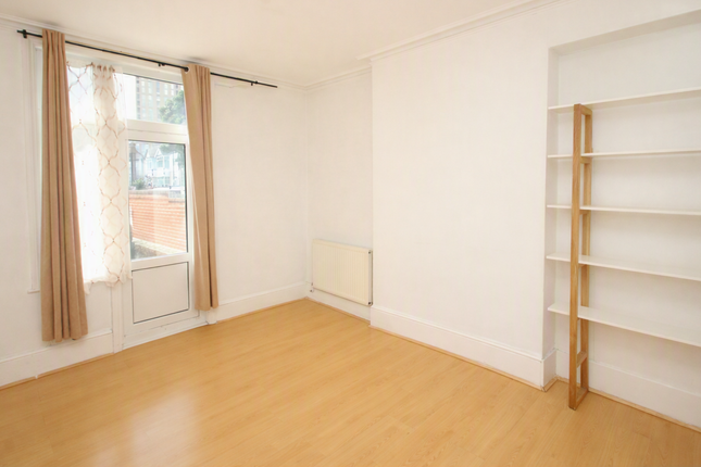 38, Croydon photo 4