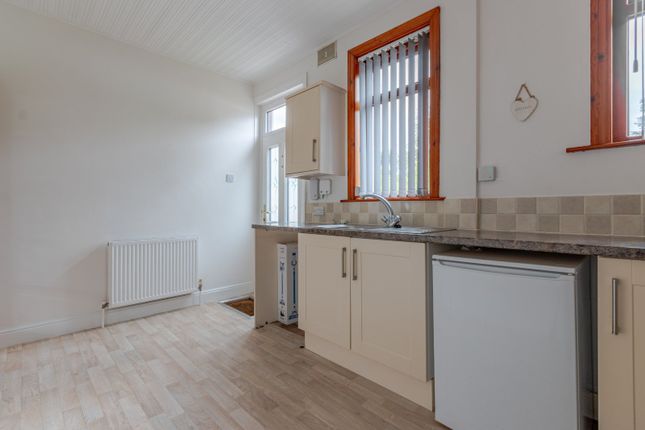 4, Ash Grove, West Yorkshire photo 4