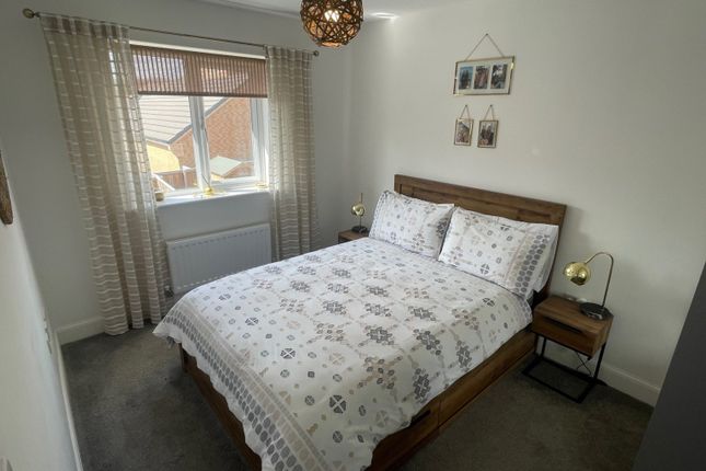 6, Pinderhill Mews, Wakefield photo 5