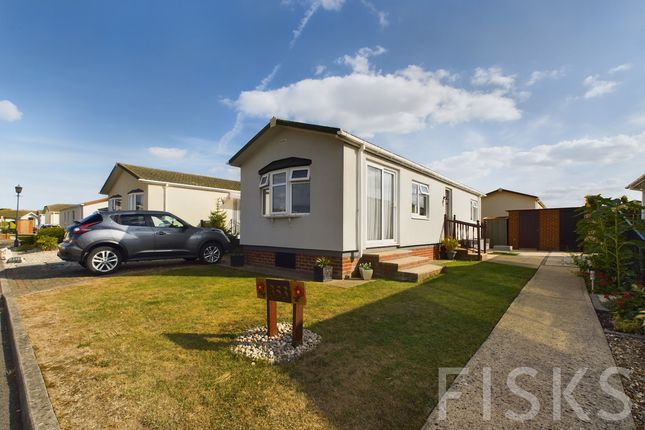 Thumbnail Mobile/park home for sale in Creek Road, Canvey Island