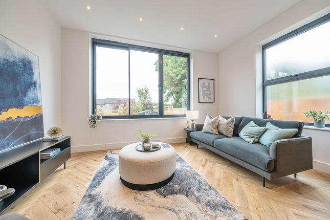 Flat for sale in Sunside Court, Oakleigh Park South, Whetstone, London