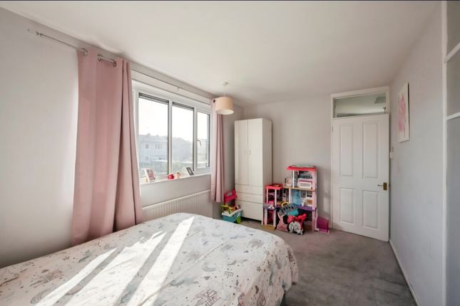 32, Canterbury Road, Wheatley, Doncaster photo 4