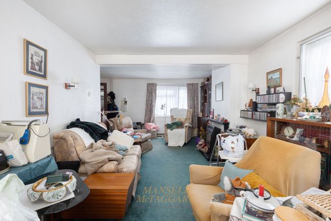 51 Woodside Crescent, Horley photo 4