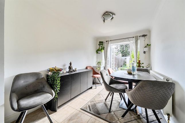 6, Arne Close, Winnersh photo 4