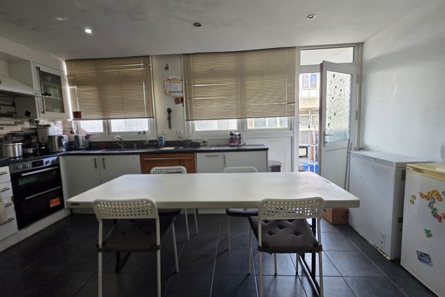 170 Mangold Way, Erith photo 3
