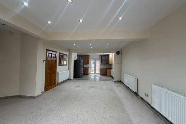 Fern Lane, Hounslow photo 2