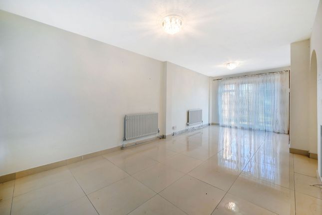 39, Bowness Crescent, London photo 3