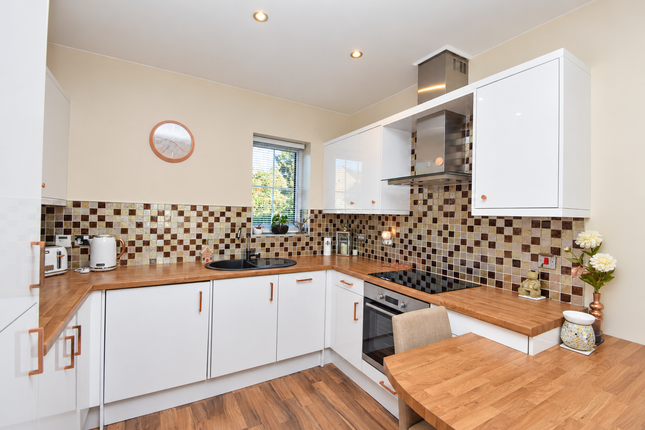 42, Agincourt Drive, Bradford photo 3
