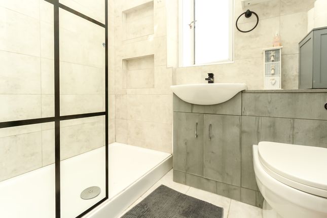25, Edward Road, Wellingborough photo 4