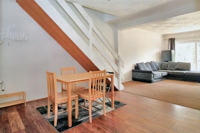 2 waverley gardens, grays photo 3