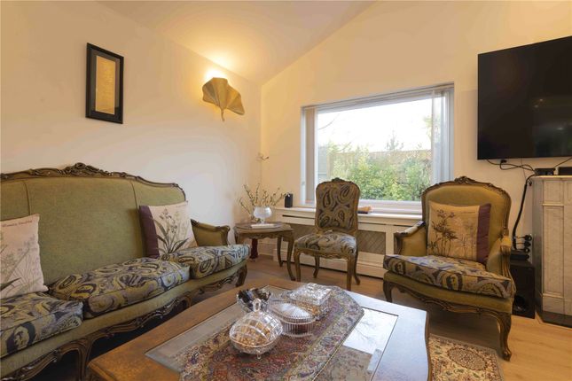 14, Warbank Lane, Kingston Upon Thames photo 4
