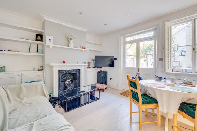 Flat for sale in Rostrevor Road, Parsons Green