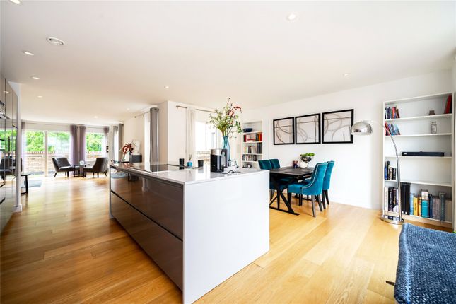 Flat to rent in Bloomsbury Gardens, Westking Place