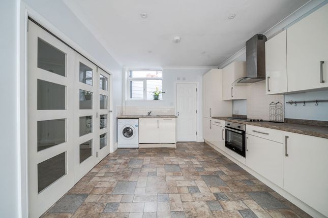 1b Kings Road, Haslemere photo 3