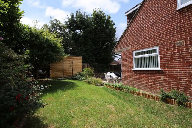 5 Larkspur Gardens, Southampton photo 4