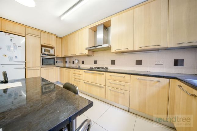 Flat 94, Beatrice, Queens Court, Hendon photo 3