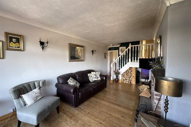 35, Arundel Close, Stalybridge photo 3