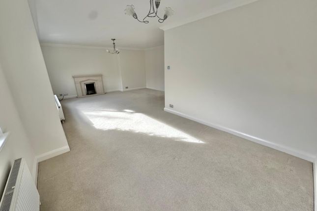 61, Alphington Avenue, Frimley photo 3