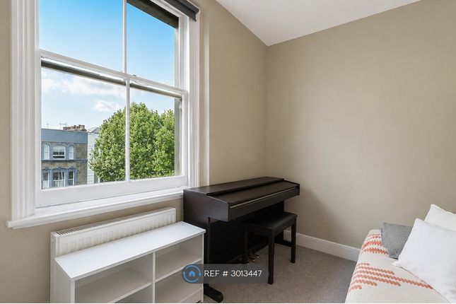 Third Floor Flat, Ladbroke Grove, London photo 3