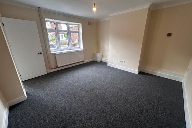 82, Mount Pleasant Avenue, LOUTH photo 3