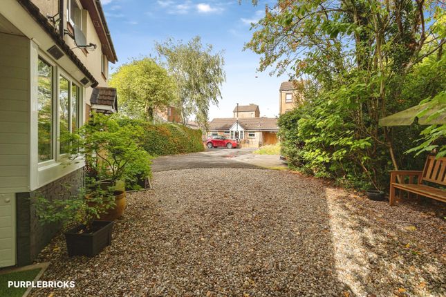 34, Tinningham Close, Manchester photo 4