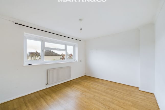 4, Stuart Way, Staines-upon-thames photo 3