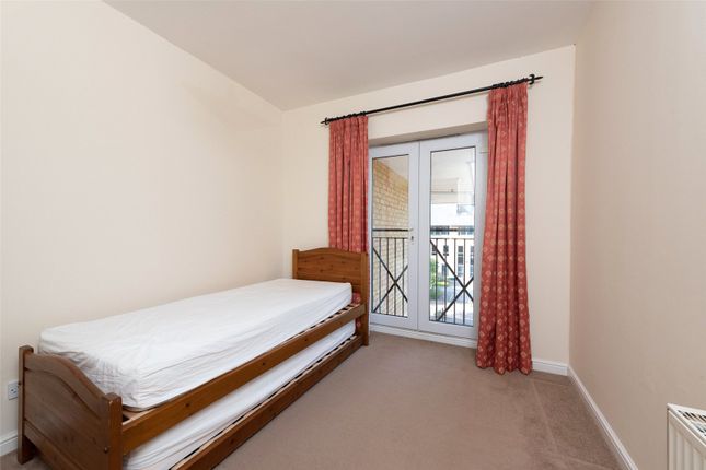 Flat to rent in Thames Court, Norman Place, Reading, Berkshire