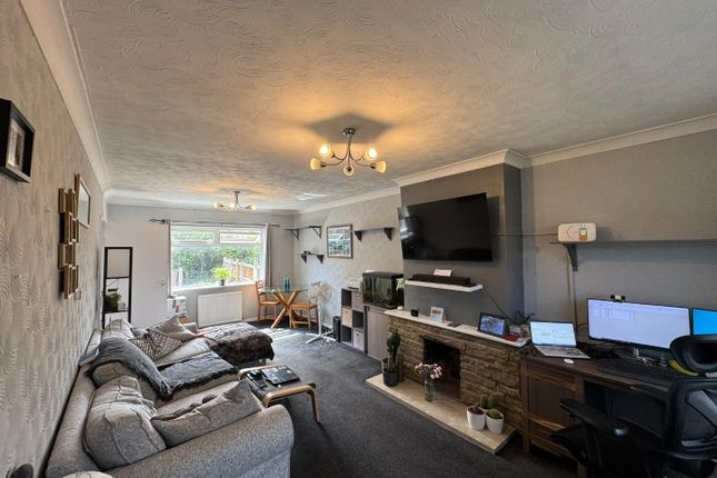 32, Lyon Road, Pontefract photo 3