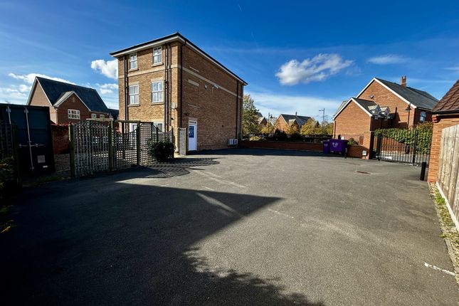 Tilia Way, Bourne photo 3