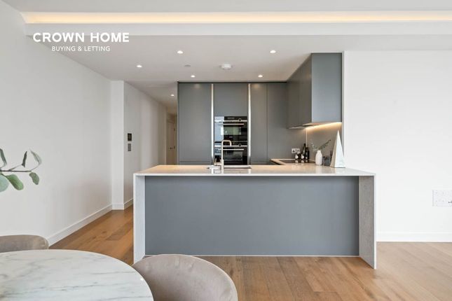 Flat for sale in Hampton Tower, South Quay Place, London