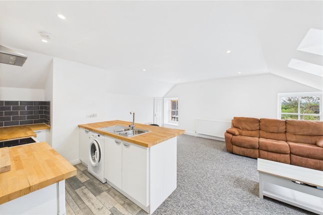Flat 7, 2-12, Market Place, St. Columb photo 3
