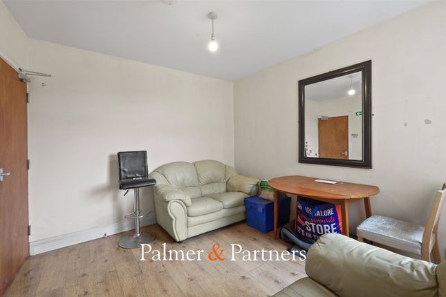 205, Harwich Road, Essex photo 3